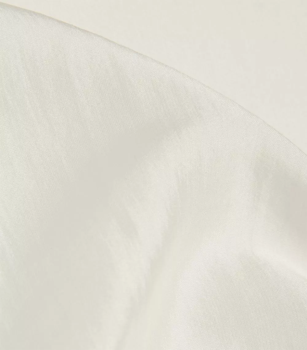 TOM FORD TF PKT SQUARE SATIN AWHITE Pocket Squares 2 TOM FORD TF PKT SQUARE SATIN AWHITE Pocket Squares - Image 2