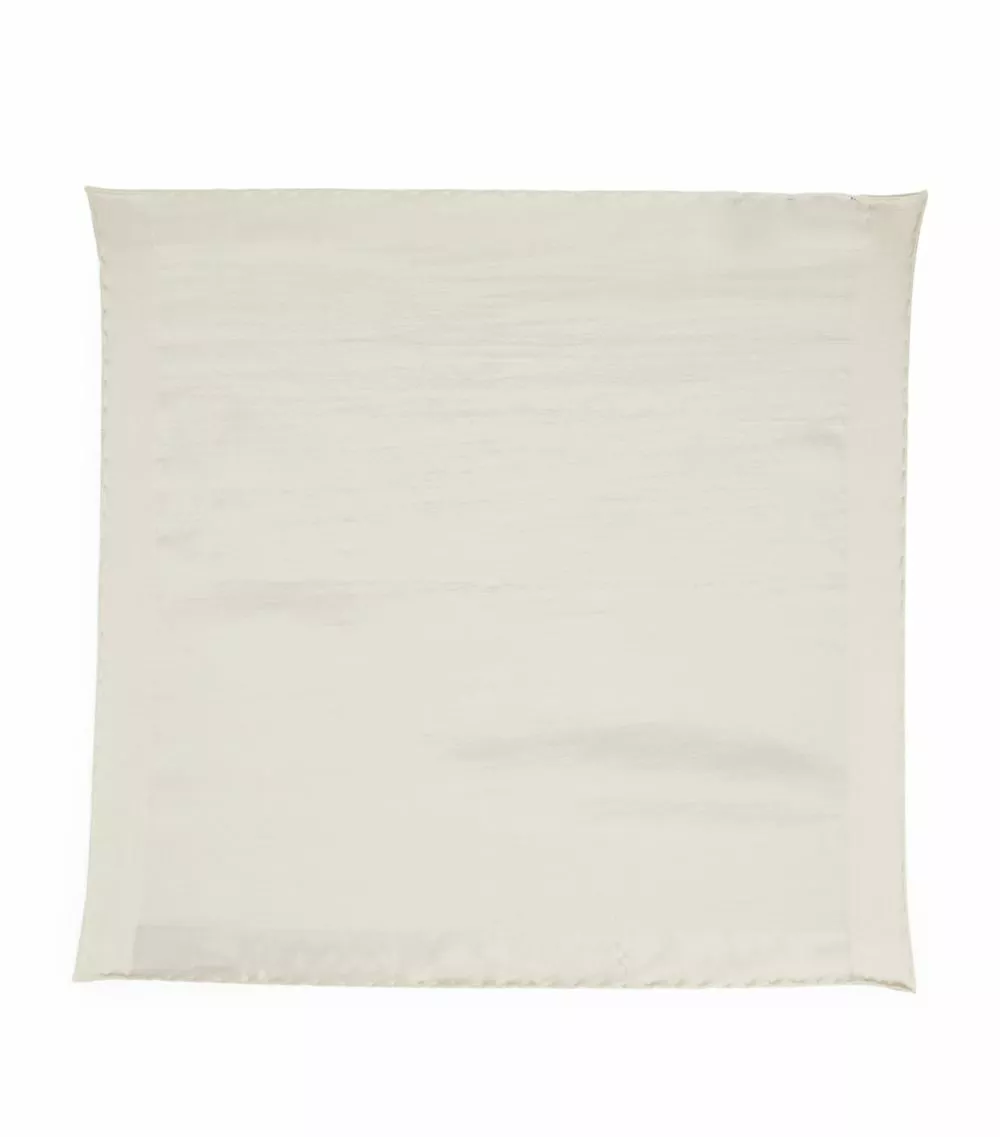 TOM FORD TF PKT SQUARE SATIN AWHITE Pocket Squares 1 TOM FORD TF PKT SQUARE SATIN AWHITE Pocket Squares